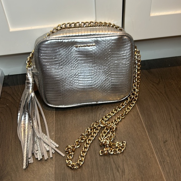 Victoria’s Secret Metallic Snakeskin Silver Crossbody Bag Gold Chain Strap - Picture 8 of 14